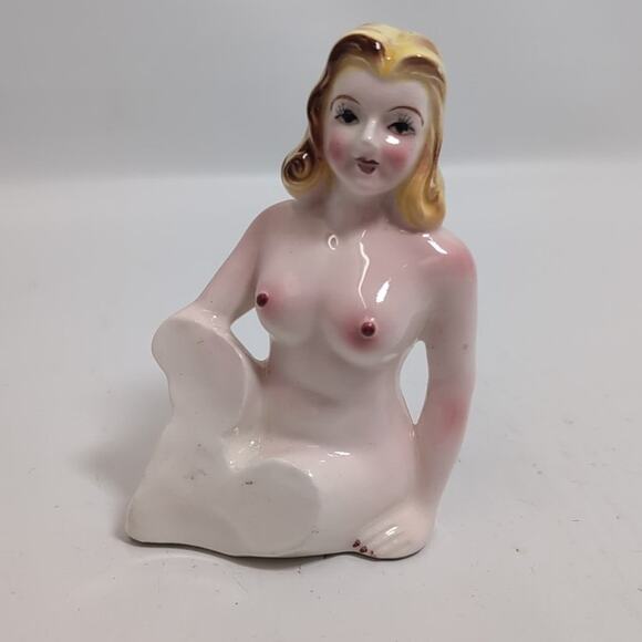 Vintage Salt And Pepper Shakers 2 Piece Nude Woman With Sun Hat, Includes Cork - Picture 2 of 7